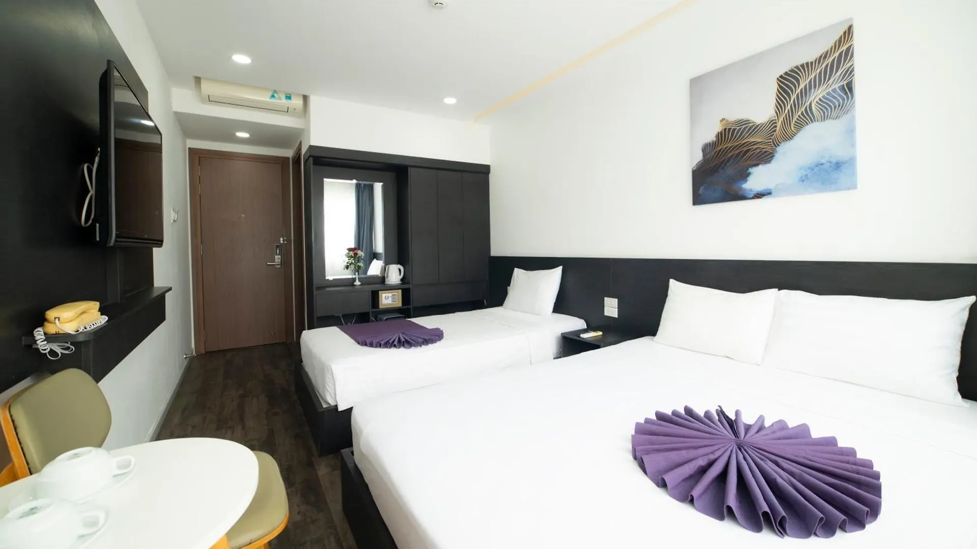 Dolphin Hotel Nha Trang