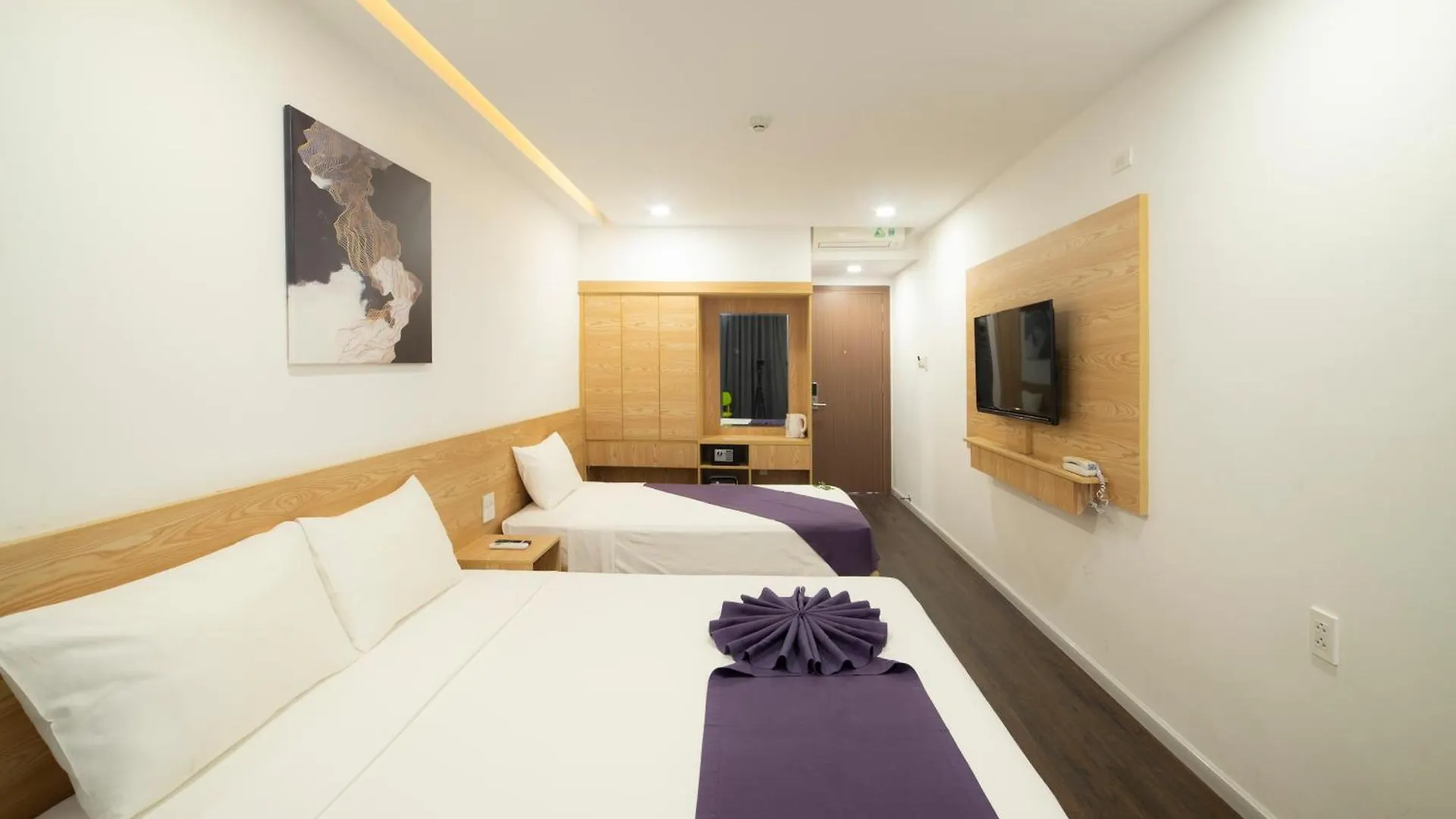 Dolphin Hotel Nha Trang 0*,  Vietnam