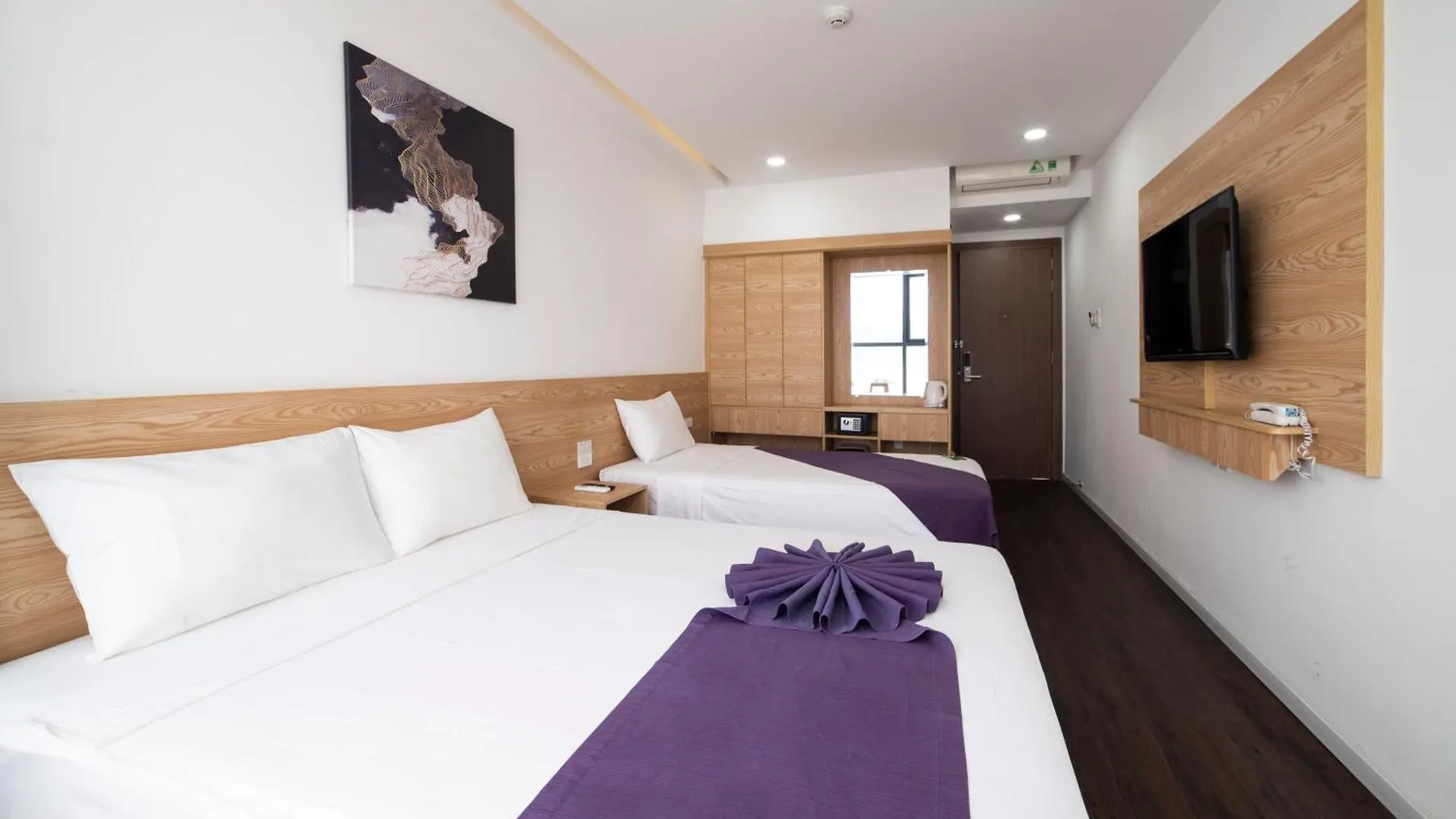 Dolphin Hotel Nha Trang