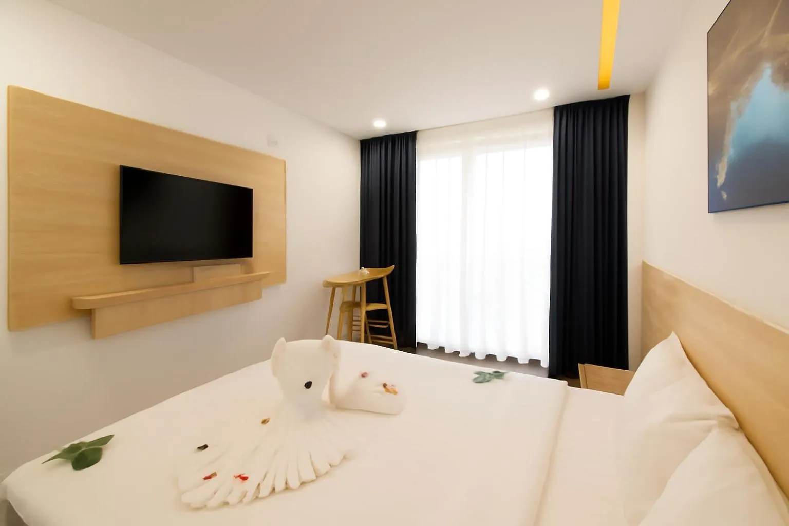 Dolphin Hotel Nha Trang 0*,