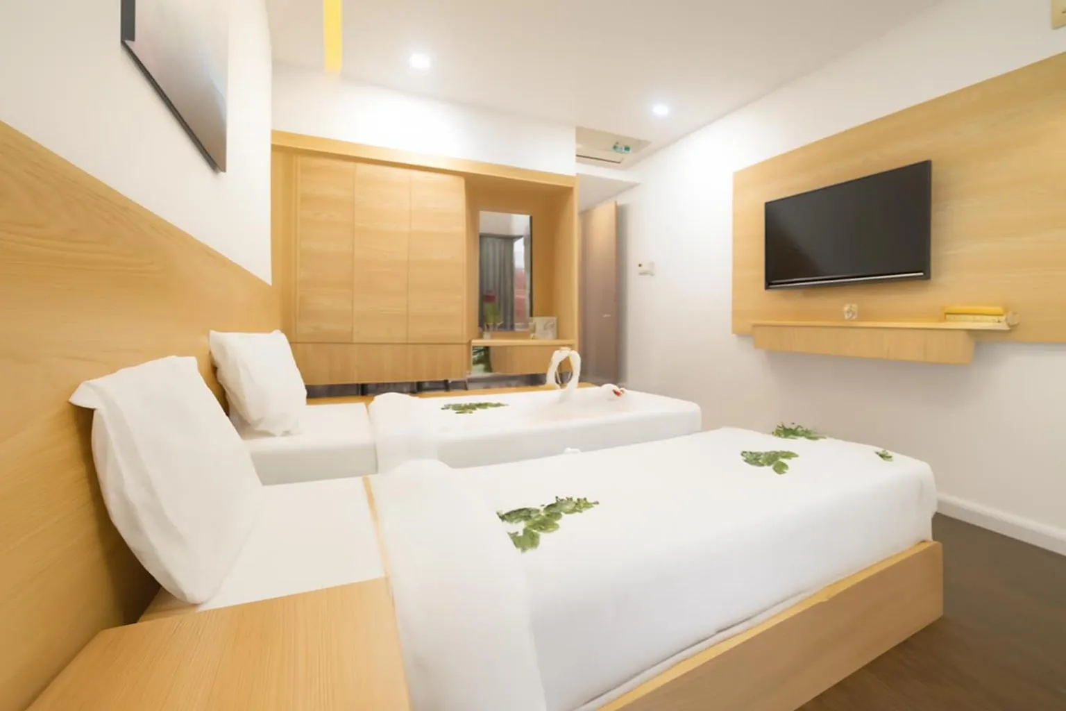 Dolphin Hotel Nha Trang