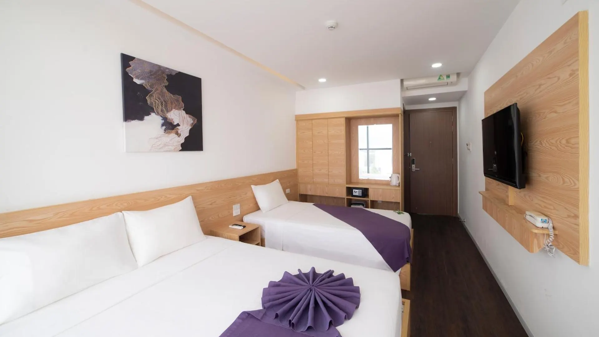 Dolphin Hotel 나트랑