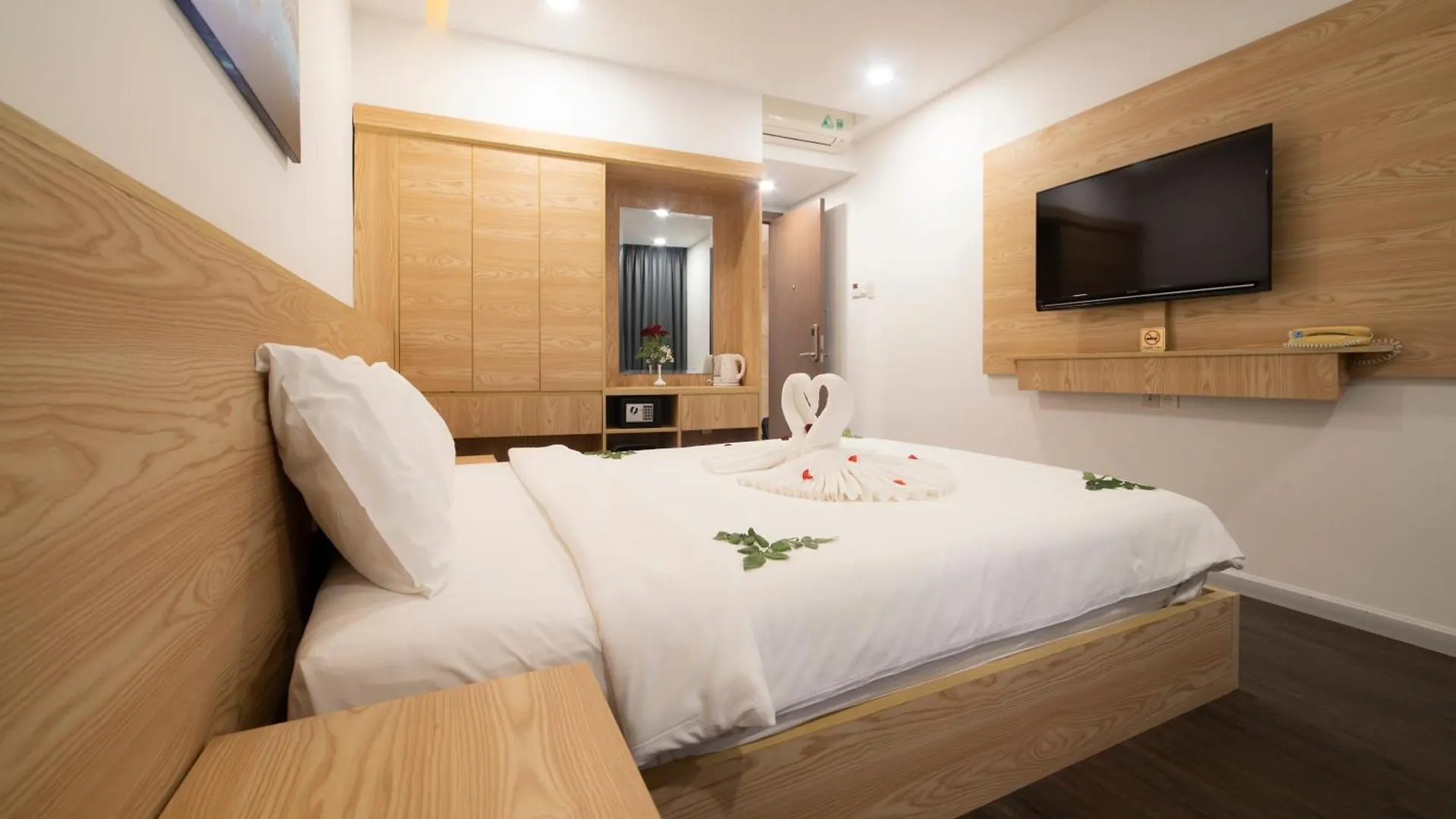 Dolphin Hotel 나트랑